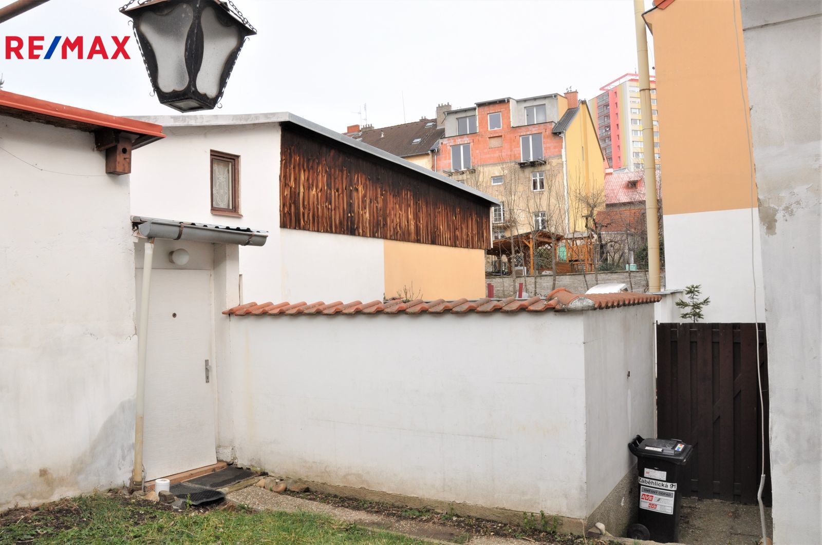 Prodej obytného domku 3kk (54m2) spolu s mezonetovým bytem 3+1(62m²)  v Praze-Záběhlicích