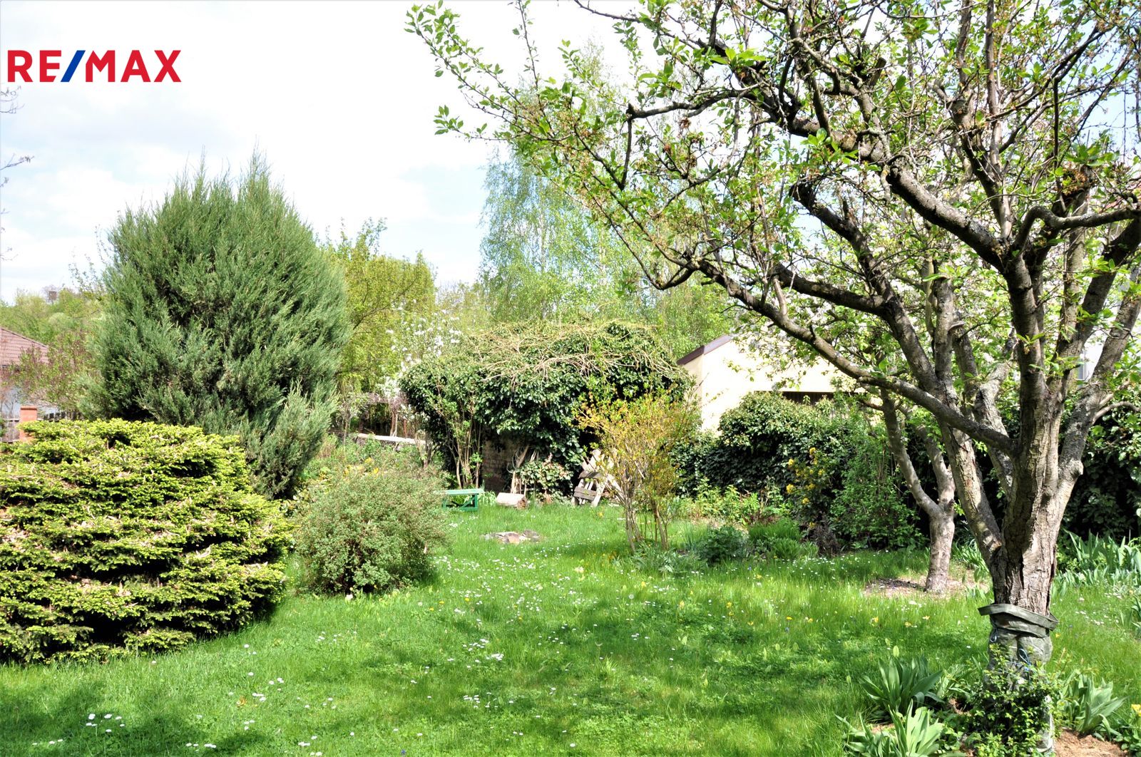 Prodej chalupy – obytného domu 5+1 (170 m²) se zahradou (826 m²)  v Dolanech nad Vltavou – Debrno