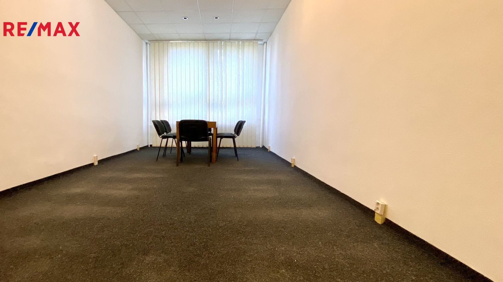 Pronájem kancelářského prostoru s výbornou dostupností, Praha 4 – Háje, 50 m2