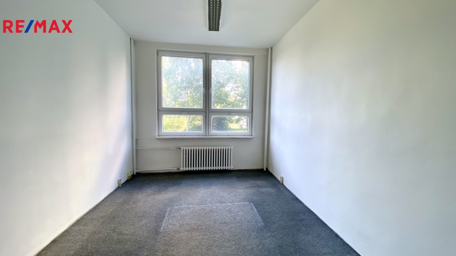 Pronájem kancelářského prostoru s výbornou dostupností, Praha 4 – Háje, 24 m2