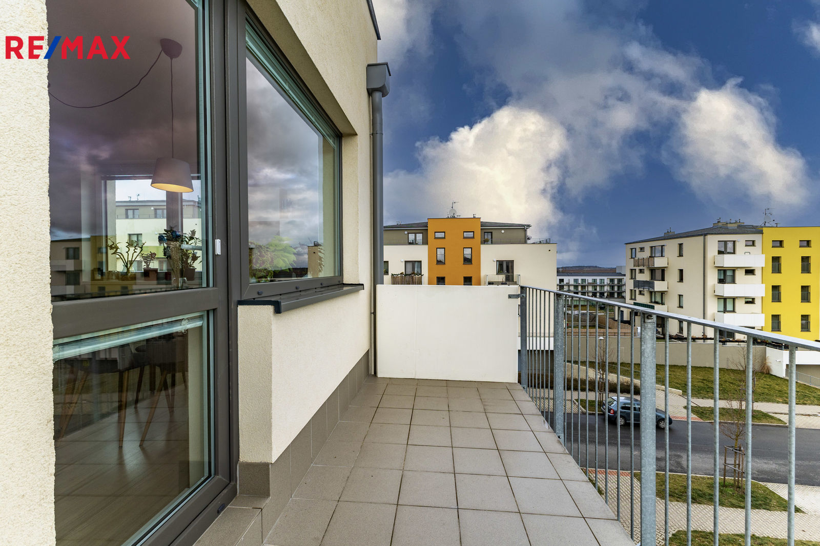 Krásný byt v novostavbě s dvěma balkony v Horoměřicích