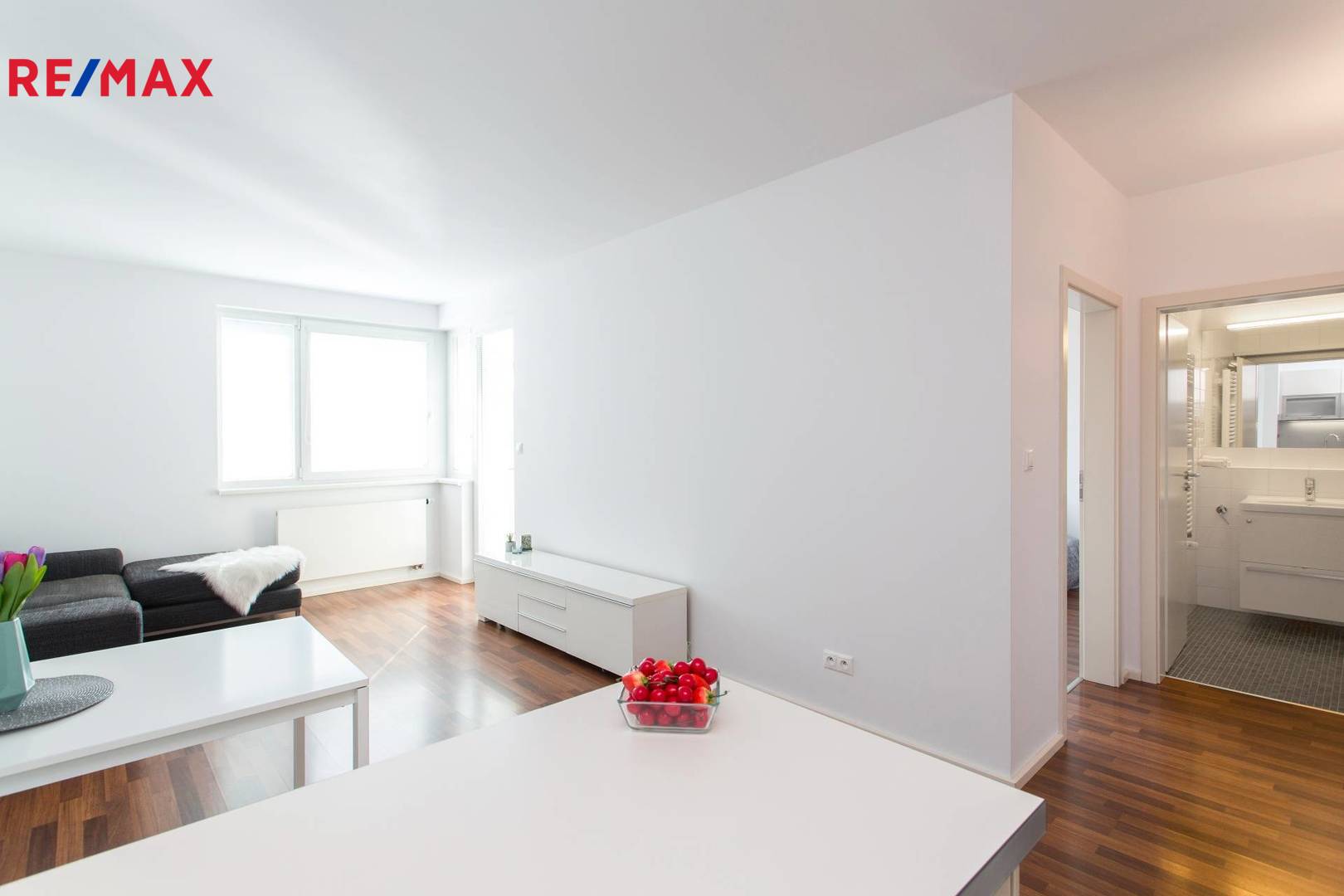 Moderní byt 2+kk s garáží v novostavbě k pronájmu, Praha 4 – Chodov