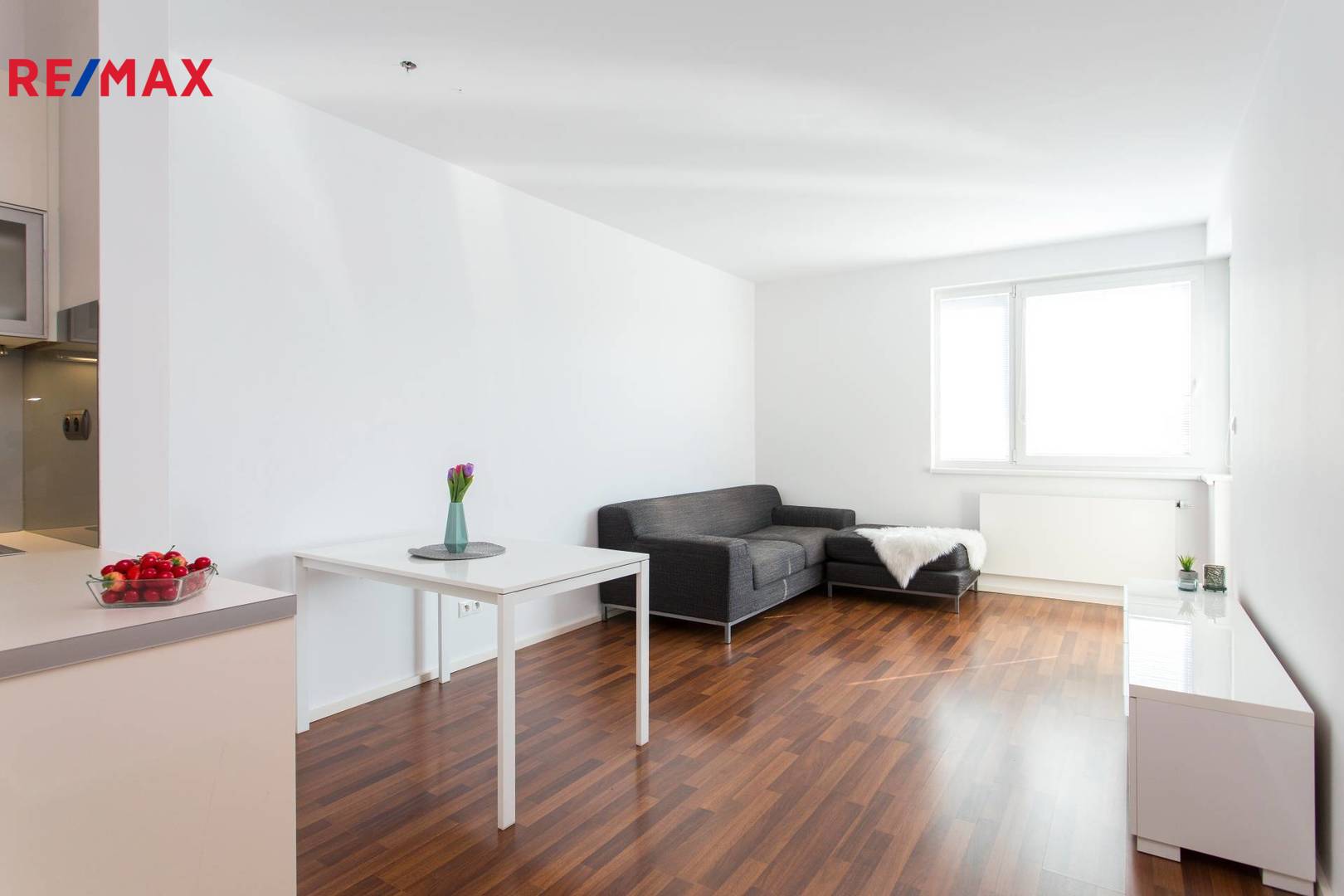 Moderní byt 2+kk s garáží v novostavbě k pronájmu, Praha 4 – Chodov